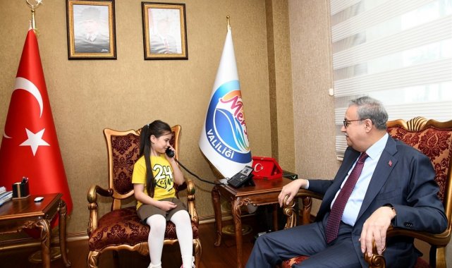 Vali Su, koltuğunu çocuklara devretti