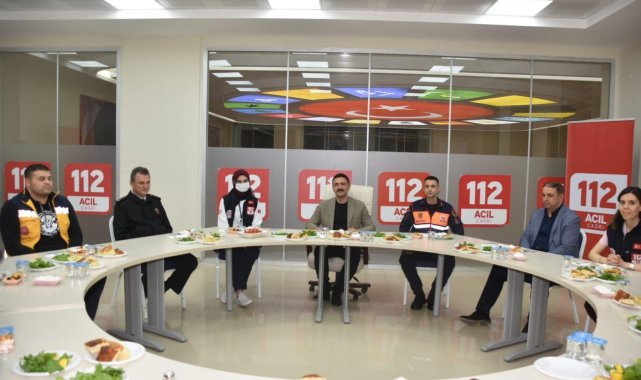 Vali Tekbıyıkoğlu, 112Acil Çağrı Merkezi personeliyle sahur yaptı