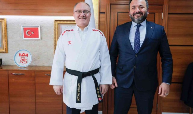 Vali ve Belediye Başkanı karate kıyafeti giydi