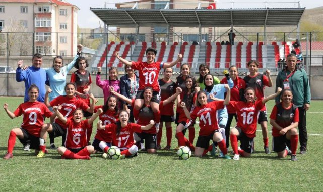 Van Büyükşehir Belediyespor şampiyonluğa bilendi