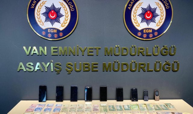 Van&#039;da 22 şahıs tutuklandı