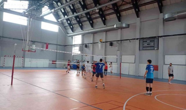 Voleybol takımı hazırlıklara başladı