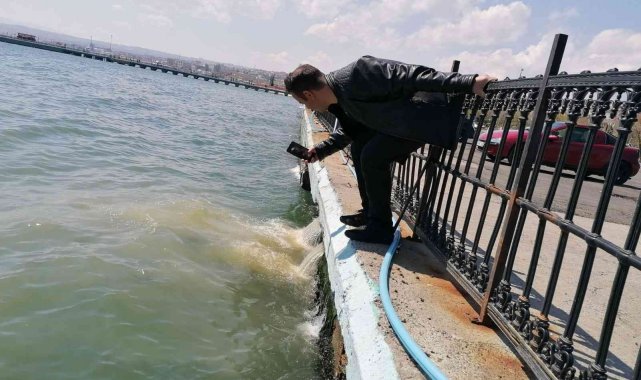 Yağmur suyu hattına kanalizasyon atıklarının karışması sebebiyle denize pislik akıyor