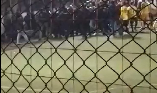 Yalova&#039;da halı saha maçında bıçaklı kavga: 3 yaralı