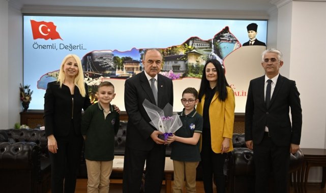 Yalova'da vali koltuğuna oturan çocukların ilk gündemi kentsel dönüşüm