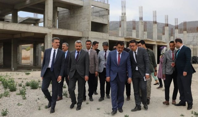 Yapımı devam eden spor tesislerini incelendi