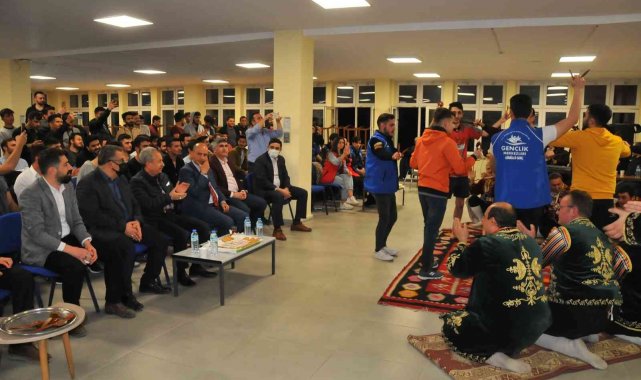 Yarenler oyunlarını üniversiteli gençler için sergiledi