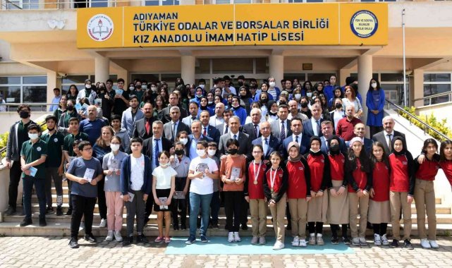 Yarışmaya katılacak öğrenciler için kitaplar dağıtıldı