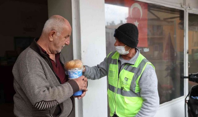 Yaşlı vatandaşlara 2 öğün, 3 çeşit yemek