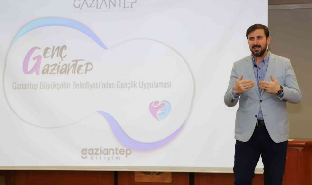 Yazar Efiloğlu üniversite öğrencileriyle bir araya geldi