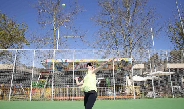 Yenilenen tenis kortları açıldı