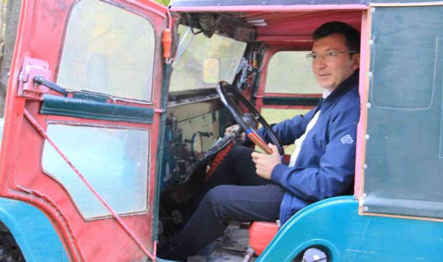 Yeşil cipin direksiyonundaki Kaymakam görenleri şaşırtıyor