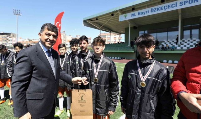 Yeşil sahada başarı parolası: &#039;&#039;Oku-oyna-zinde kal&#039;&#039;