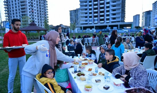 Yesilyurt'ta yetim ve öksüz çocuklar unutulmadı