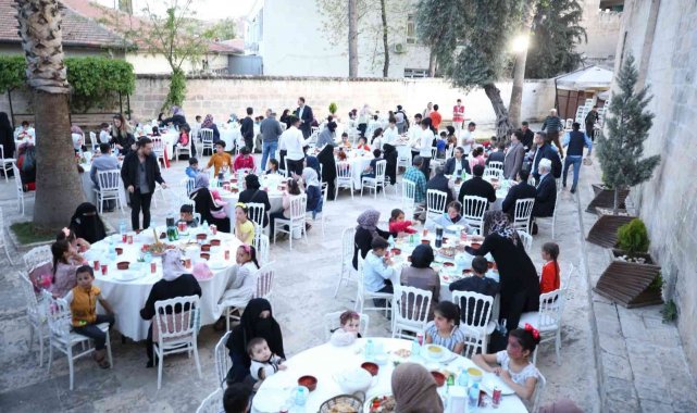 Yetim ve öksüz çocuklar iftarda buluştu