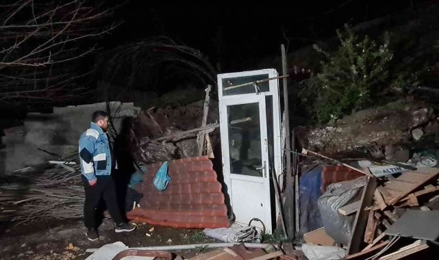 Yıkılan istinat duvarı sebebiyle bir ev tahliye edildi