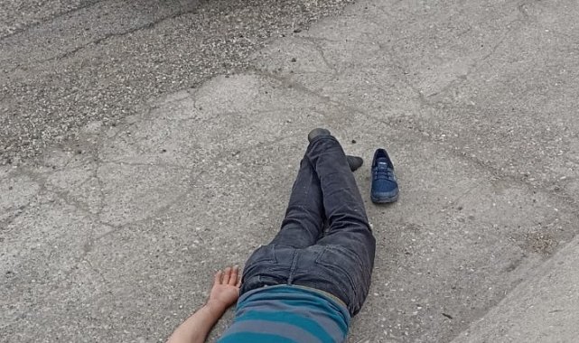 Yol kenarında hareketsiz yatan kişi ekipleri harekete geçirdi