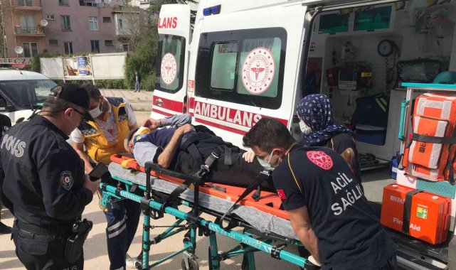 Yola aniden çıkan yaşlı adama motosiklet çarptı