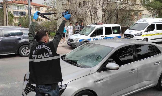 Yola ilk adımını attığı esnada otomobilin çarptığı eczaneci ağır yaralandı