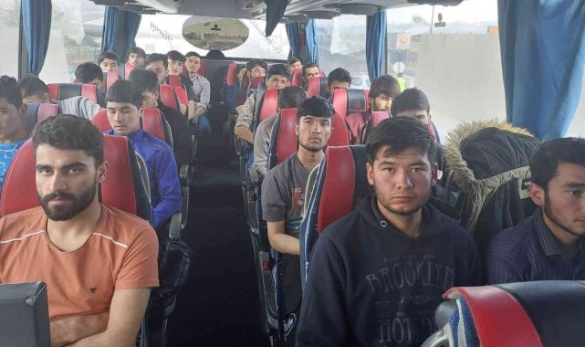 Yolcu otobüsünde seyahat eden 25 kaçak göçmen yakalandı