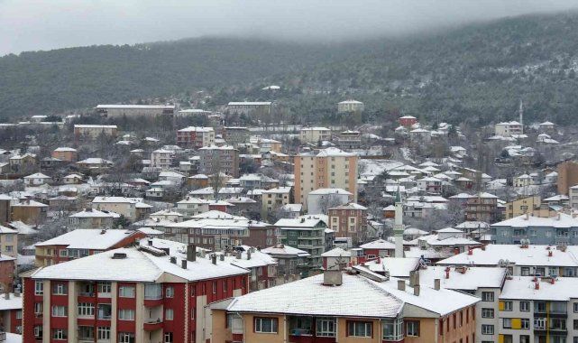 Yozgat'ta Nisan ayında kar yağışı etkili oldu