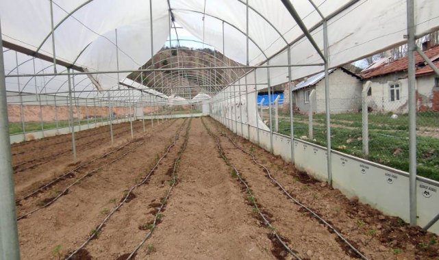 Yozgat'ta şiddetli rüzgar seralara zarar verdi