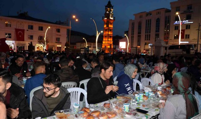 Yozgat'ta vatandaşlar iftar sofrasında bir araya geldi