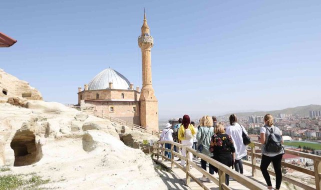 Yunan turistlerin Kayaşehir&#039;e ilgisi devam ediyor