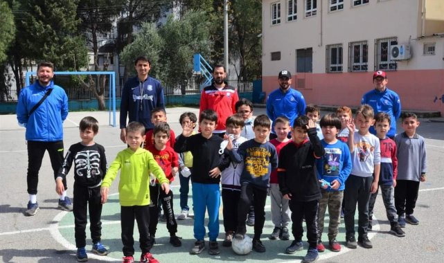 Yunusemre Belediyespor'dan Laleli İlkokulunda futbolcu taraması
