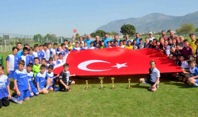 Yunusemre'de 23 Nisan Futbol Turnuvası düzenlendi