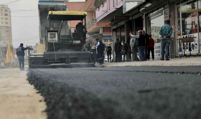 Yüreğir'de 3 yılda 261 bin ton sıcak asfalt döküldü