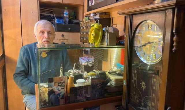 Zonguldak'ta 59 yıllık saat tamircisi zamana direniyor