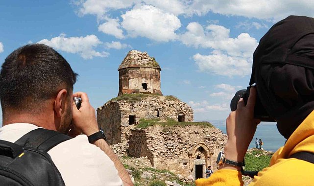 1. Van Fotoğraf Maratonunun ilk günü renkli görüntülerle tamamlandı