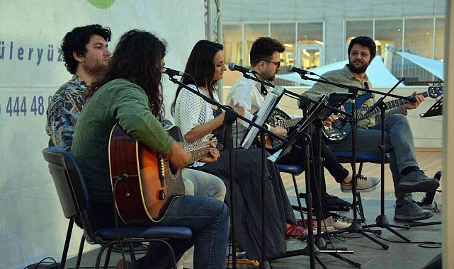 100 yıllık şarkılar seslendirildi