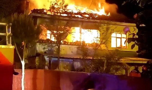 2 katlı ev alev alev yandı