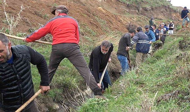 2 kilometrelik su kanalı imece usulüyle temizlendi