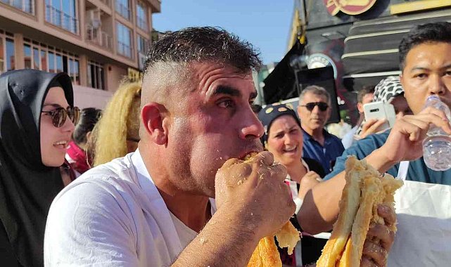 3 bin lira ödülü kazanabilmek için metrelerce börek yediler