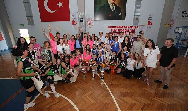 3 ilçenin şampiyonu Bayraklı oldu