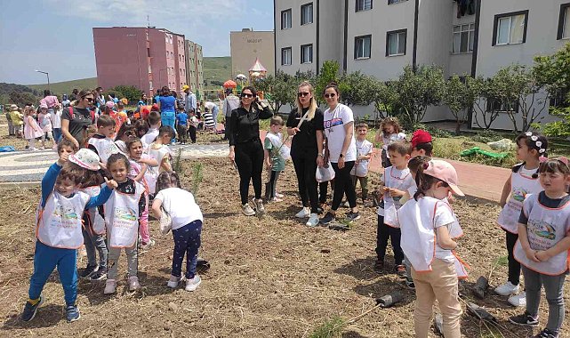 300 fidan topraklarla buluştu