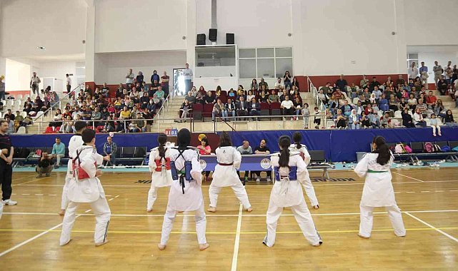 310 sporcu tekvando kuşak sınavını başarıyla tamamladı