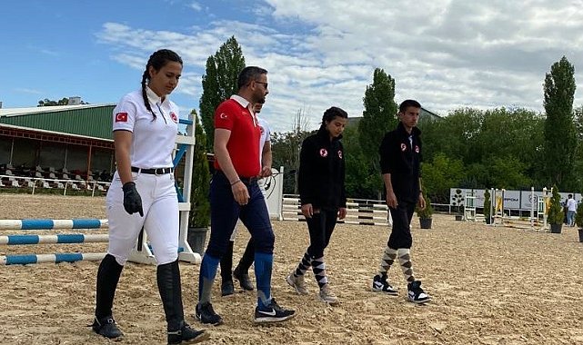 &#039;Atçılık ve Antrenörlük&#039; öğrencileri, Ankara&#039;dan birincilikle döndü