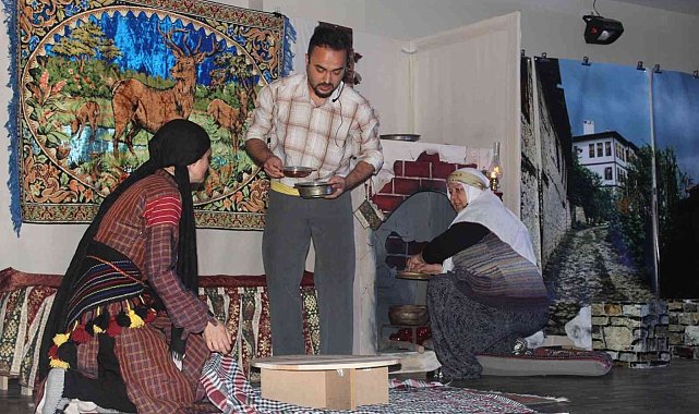 &#039;Gördes&#039;in Yiğit Kızı Asker Makbule&#039; tiyatro gösterisi Kula&#039;da sahne aldı