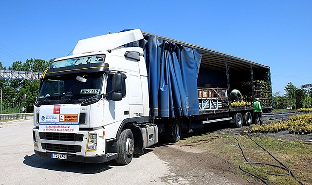 6 bin adet aromatik bitkilerin bulunduğu tır Kıbrıs Güzelyurt&#039;a uğurlandı
