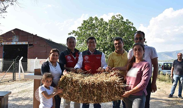 70 kadın üreticiye 700 saman balyası dağıtıldı
