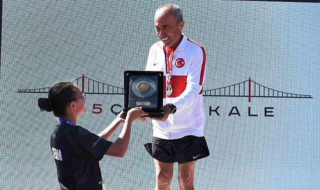 73 yaşındaki milli sporcu, madalya ve kupasını şehitlere adadı