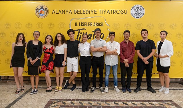 8. liseler arası tiyatro şenliği kapılarını açtı