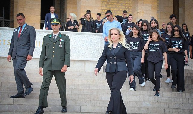 81 ilden 81 genç Anıtkabir'i ziyaret etti