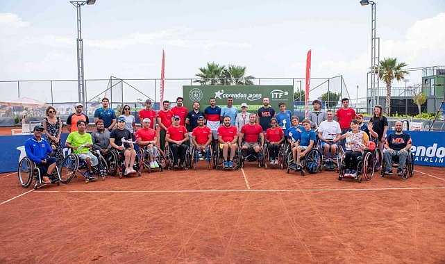 85 tekerlekli sandalye tenisçisi Antalya'da kıyasıya mücadele etti