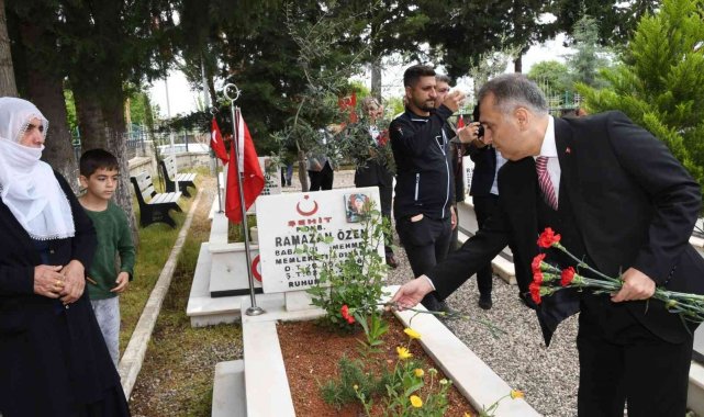 Adıyaman'da bayram arifesinde şehitlik ziyaret edildi