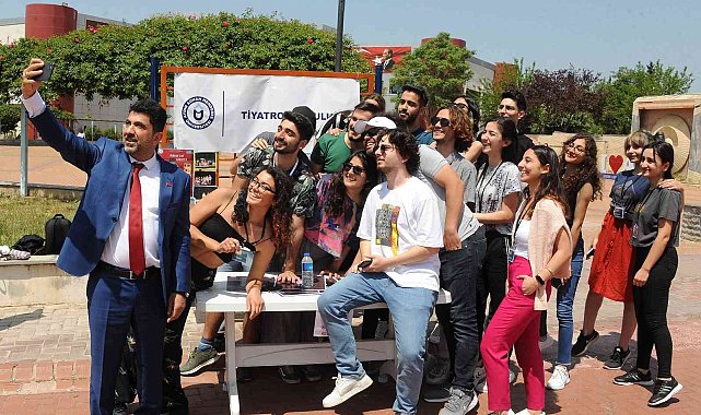 ADÜ Rektörü Aldemir, Tiyatro Topluluğu'nun çalışmaları hakkında bilgi aldı